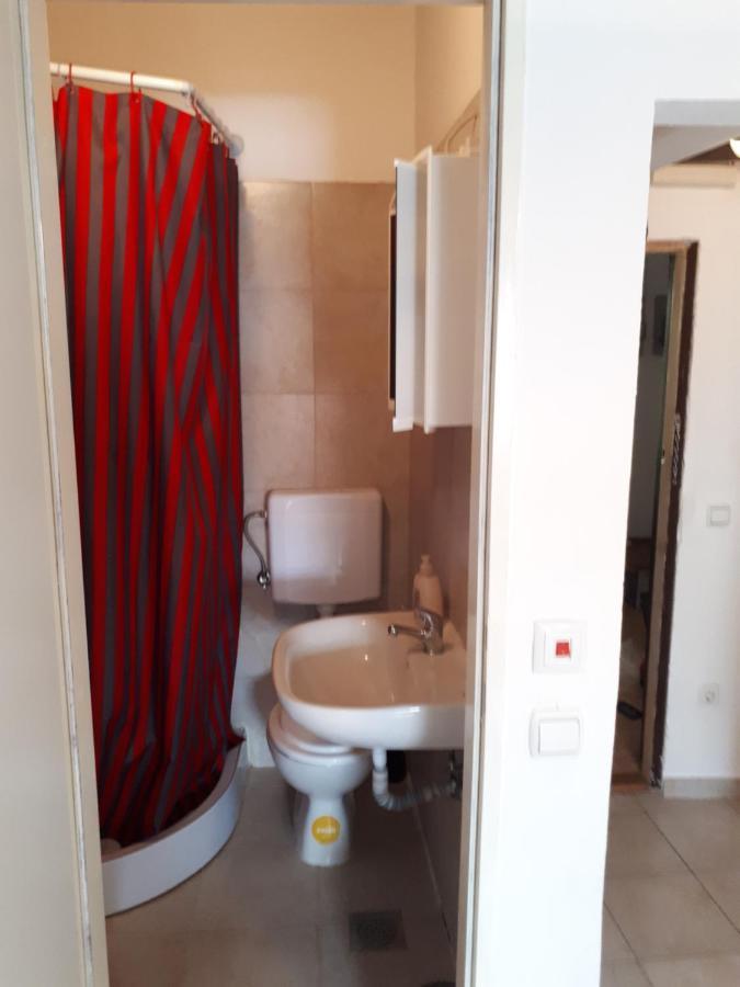 Dejan apartment4-Top centar with PRIVATE parking Pula Bagian luar foto