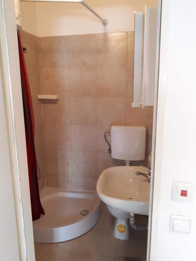 Dejan apartment4-Top centar with PRIVATE parking Pula Bagian luar foto