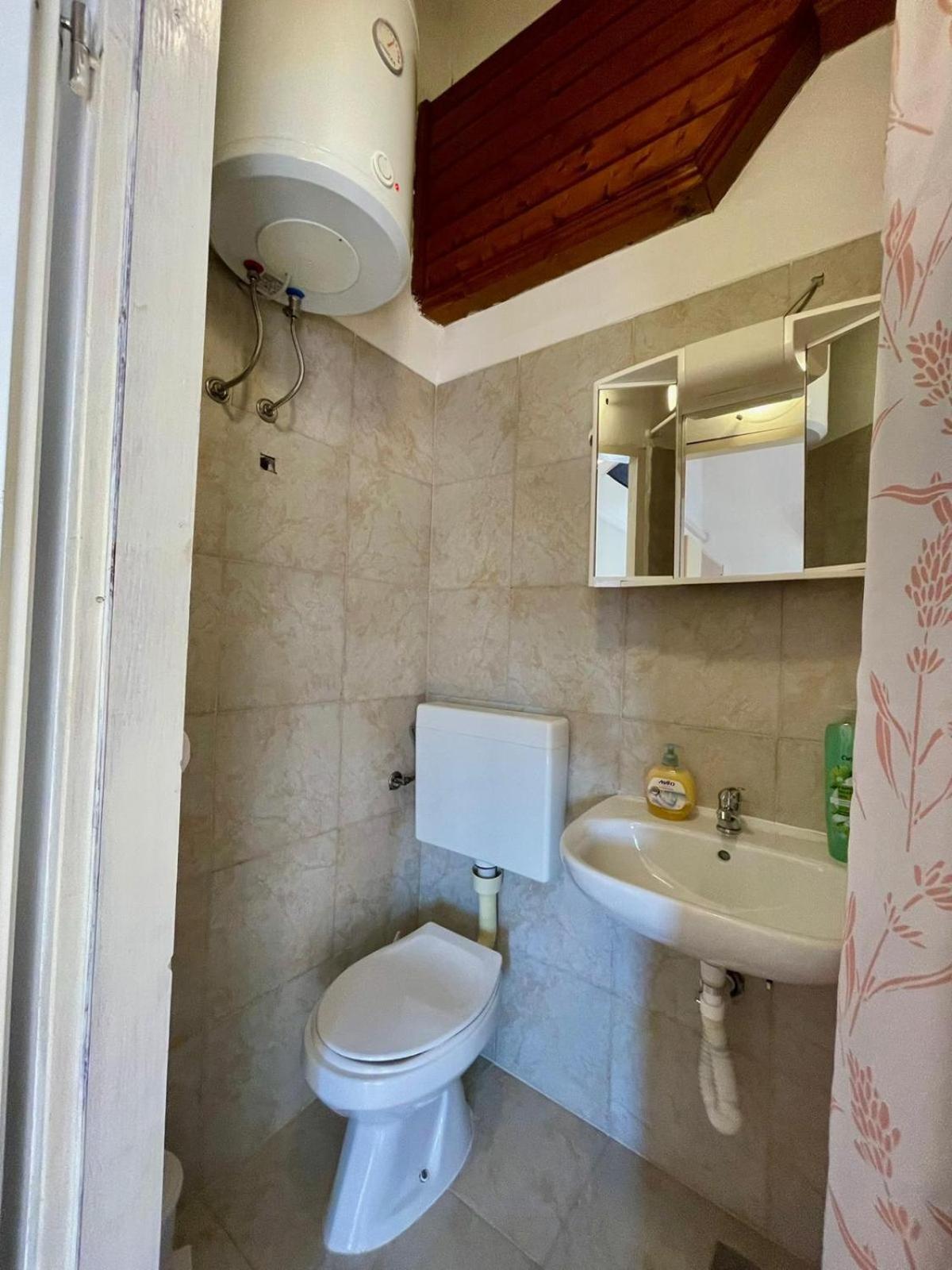Dejan apartment4-Top centar with PRIVATE parking Pula Bagian luar foto