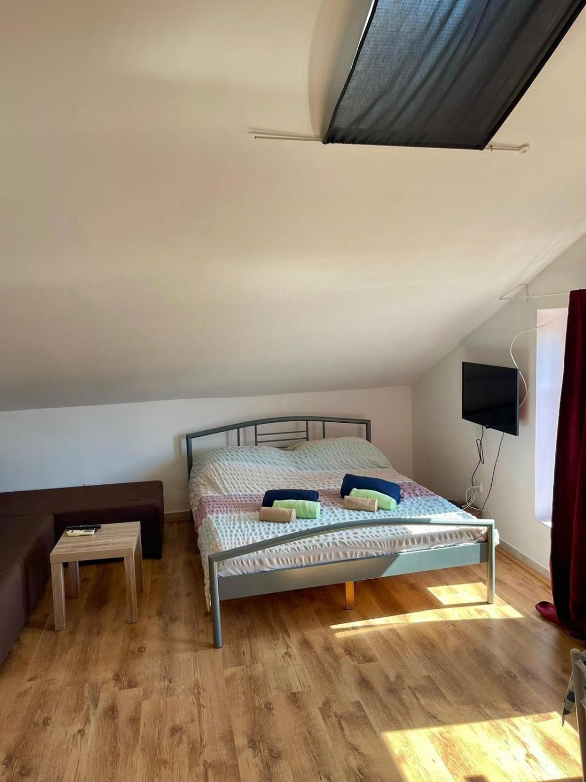 Dejan apartment4-Top centar with PRIVATE parking Pula Bagian luar foto