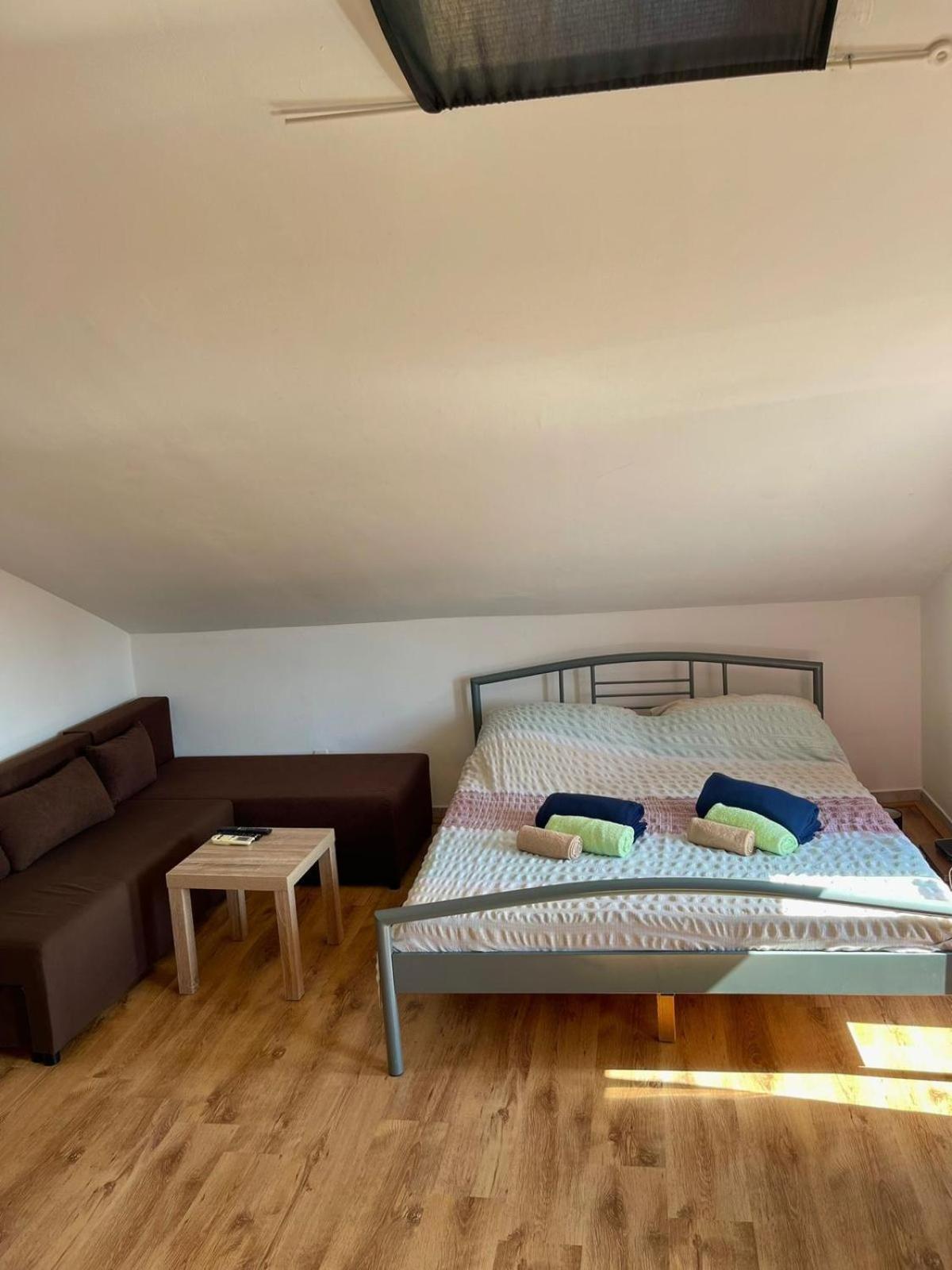 Dejan apartment4-Top centar with PRIVATE parking Pula Bagian luar foto
