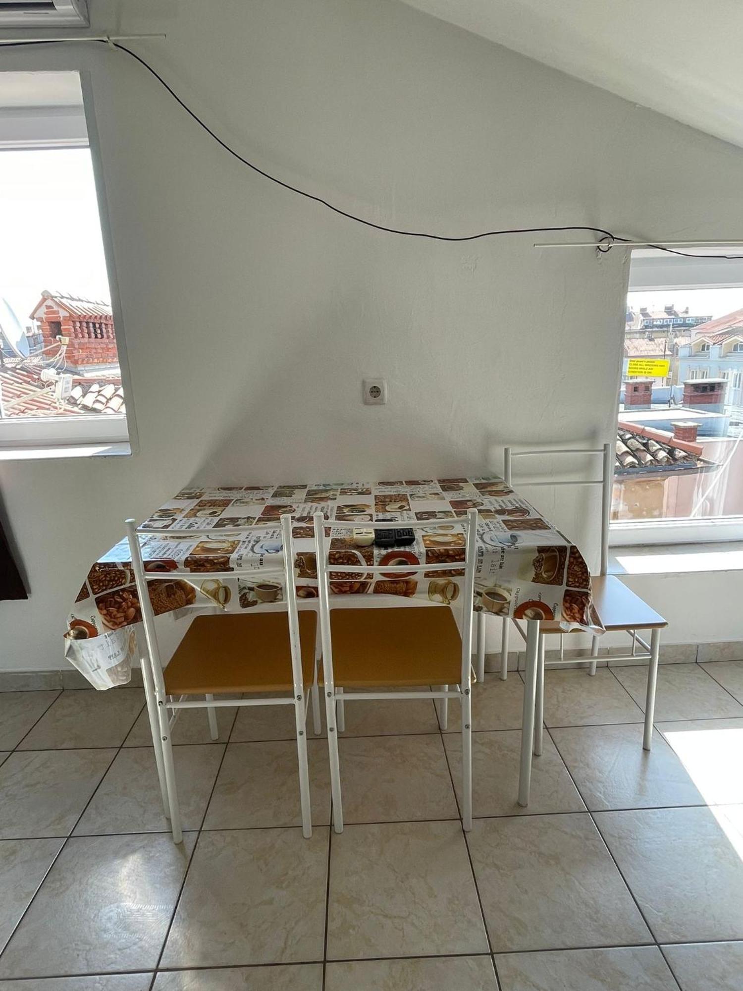 Dejan apartment4-Top centar with PRIVATE parking Pula Bagian luar foto