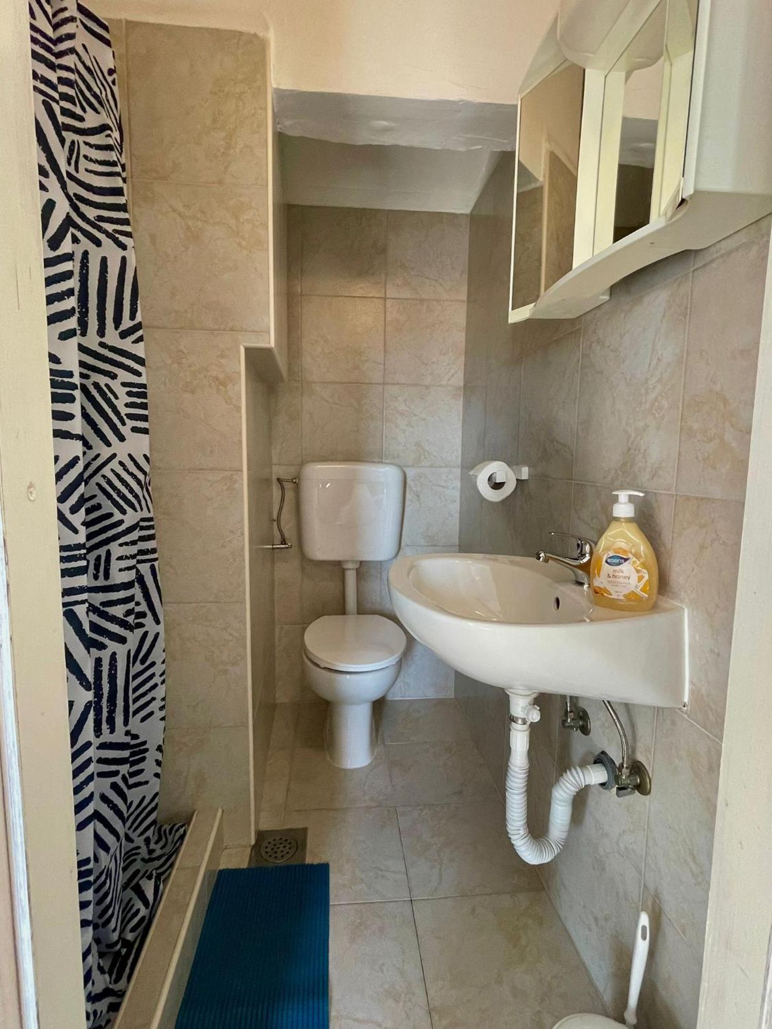 Dejan apartment4-Top centar with PRIVATE parking Pula Bagian luar foto