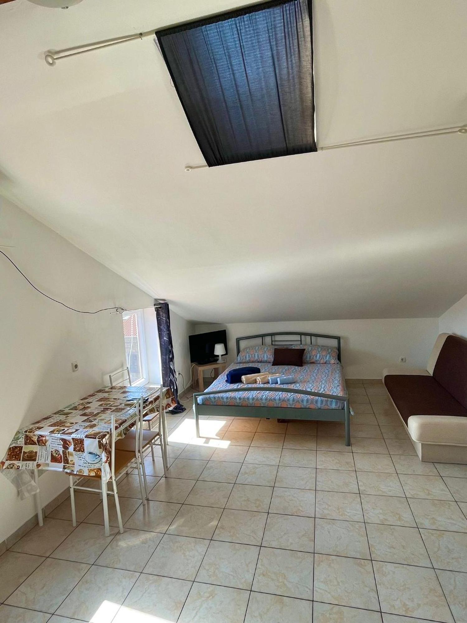 Dejan apartment4-Top centar with PRIVATE parking Pula Bagian luar foto