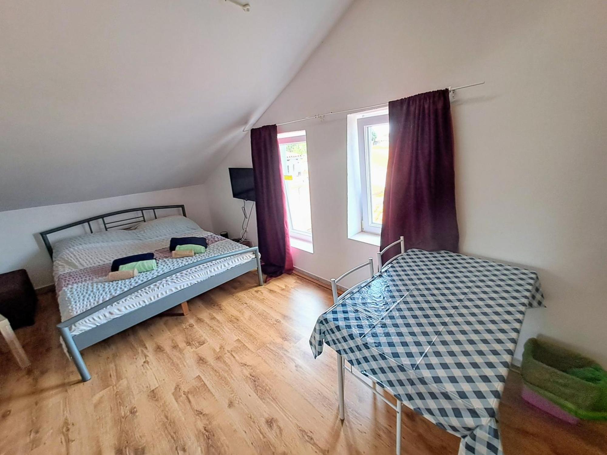Dejan apartment4-Top centar with PRIVATE parking Pula Bagian luar foto